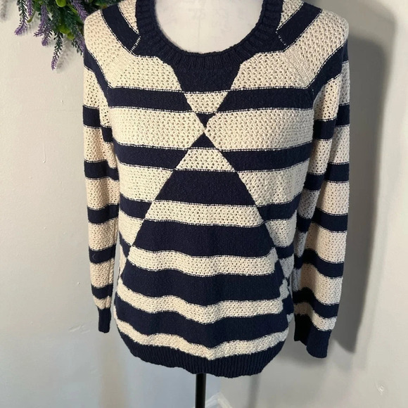 Wallace, M , Long sleeve crewneck navy blue & cream crochet knit sweater. L=24” - Picture 2 of 6